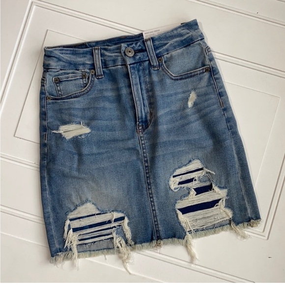 American Eagle Outfitters Dresses & Skirts - NWT American Eagle Curvy High Rise Mini Denim Skirt Size 00